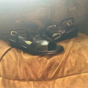 SAS San Antonio Shoes, size 10.5, black sandals, tripad comfort, comfy and cute